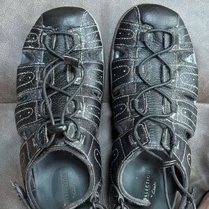Clarks Black Leather Men's Sandal size 9 women’s size 11; lightly used